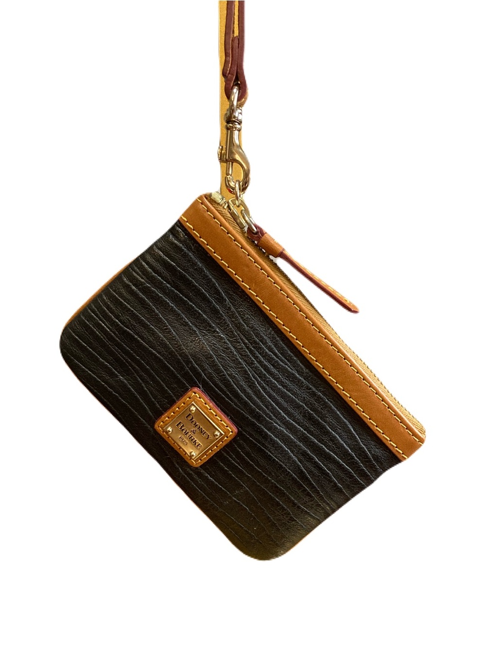 Dooney & Bourke Dillon Black Wavy Embossed Leather Wristlet/Pouch EUC
